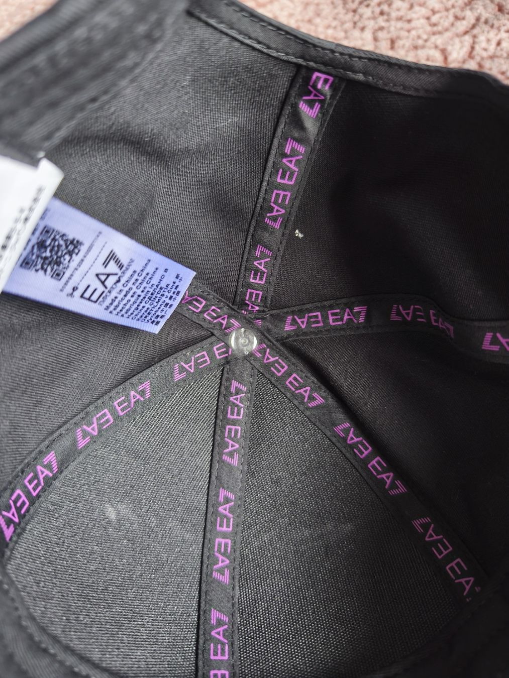 Armani Autres vêtements femmes: Cap EA7 Emporio Armani Black with tag adjustable – Neuf avec emballage d'origine à Merenschwand par kri_rj6t 3