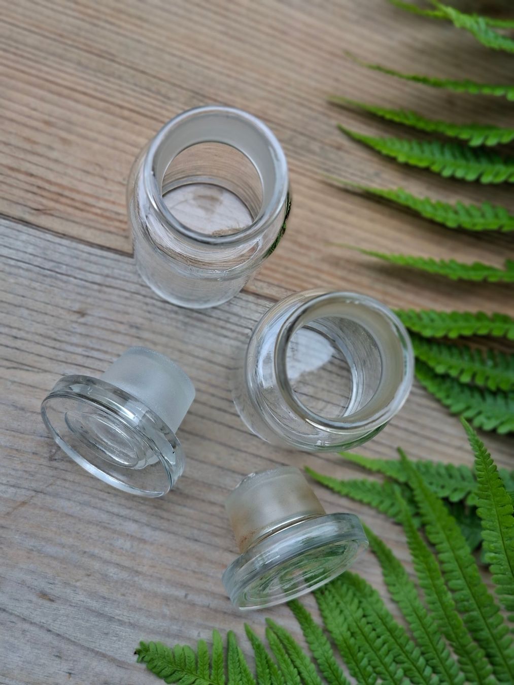 Accessori da laboratorio: 2 antike Apothekerflaschen mit eingeschliffenen Glasstopfen – Usato da Brunnenthal venduto da Strahler67 8