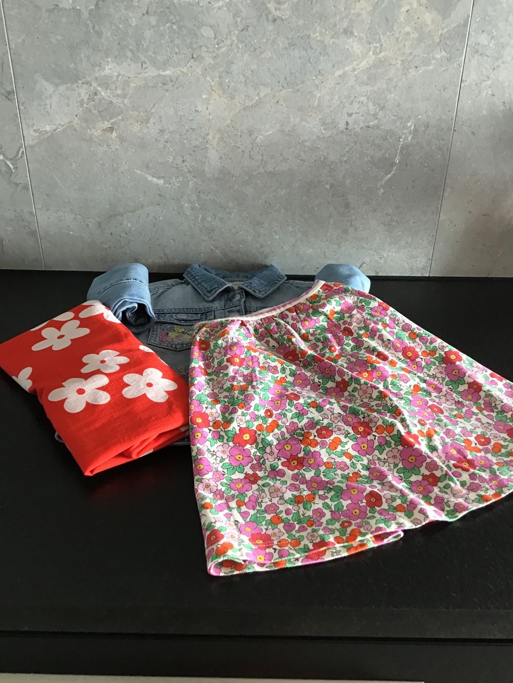Ensembles coordonnés: Lot vêtements filles – D'occasion à Neuchâtel par sta_7qfy