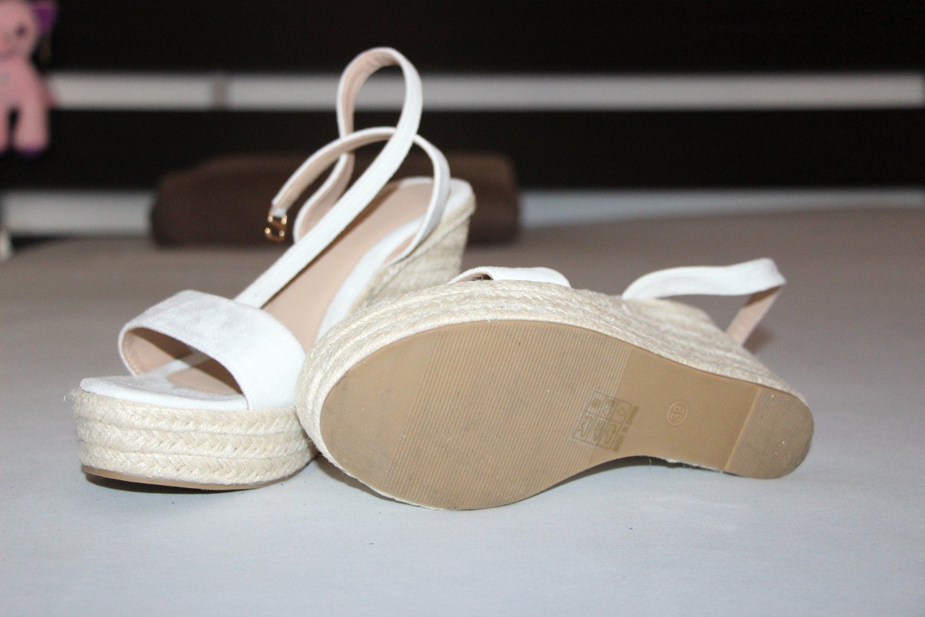 Scarpe da donna: Sommerschuhe mit Keilabsatz, Gr. 39 – Nuovo (secondo la descrizione) da Laax GR venduto da Schoelli2 3