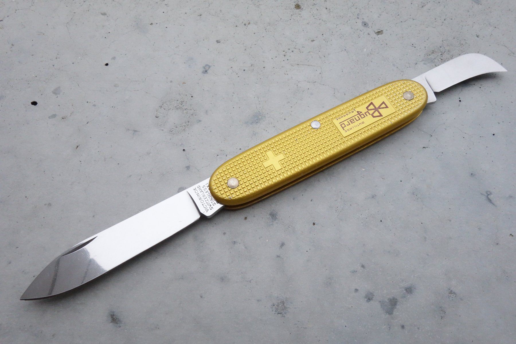 Victorinox Coltelli tascabile: Victorinox Alox Old Cross Sackmesser Bugnard gold – Usato da St. Gallen venduto da 8201 1