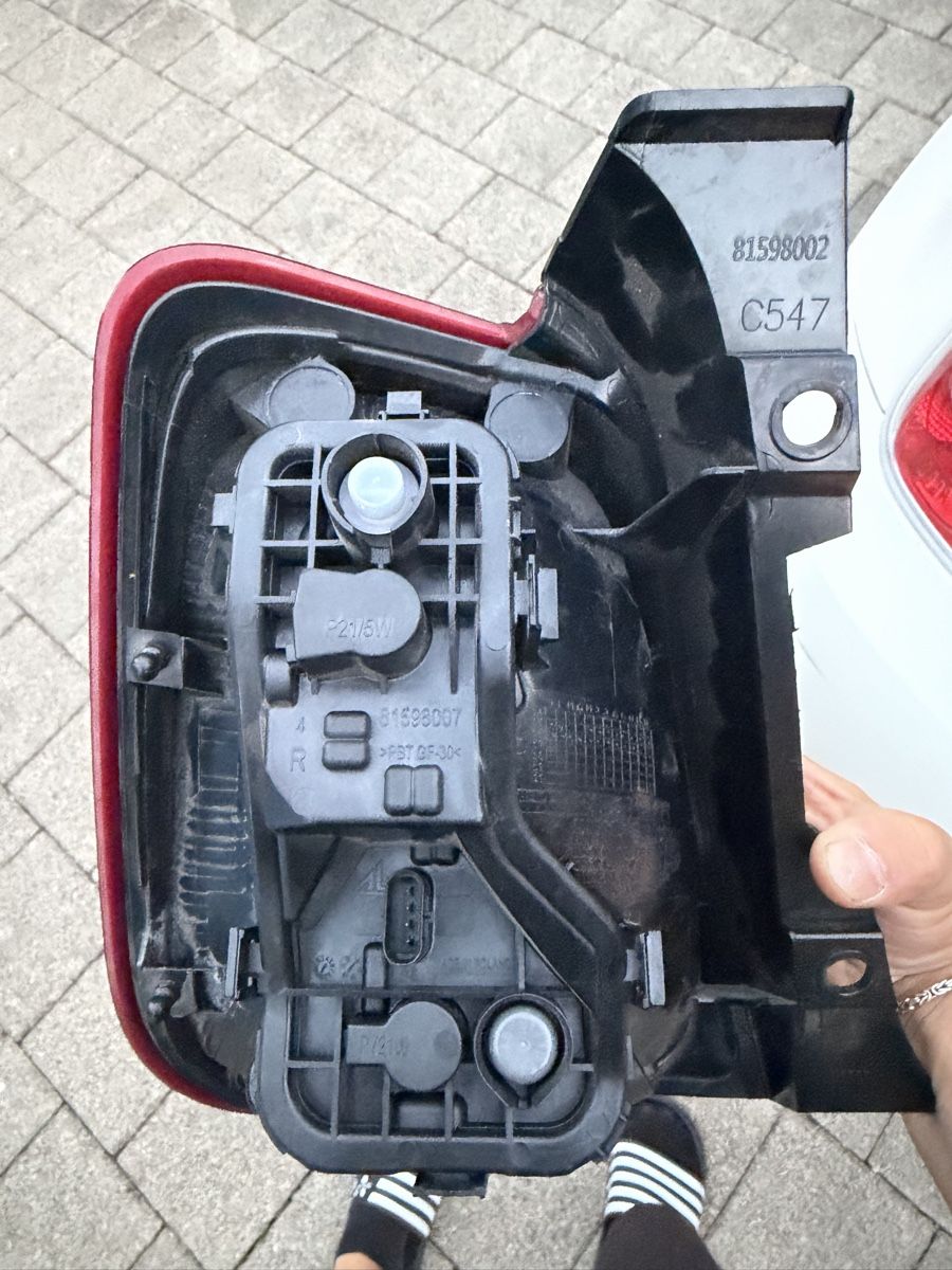 Abarth Toutes les pièces auto: Fiat Abarth Rückleuchten Schwarz – D'occasion à Oberbuchsiten par M.G.15 2