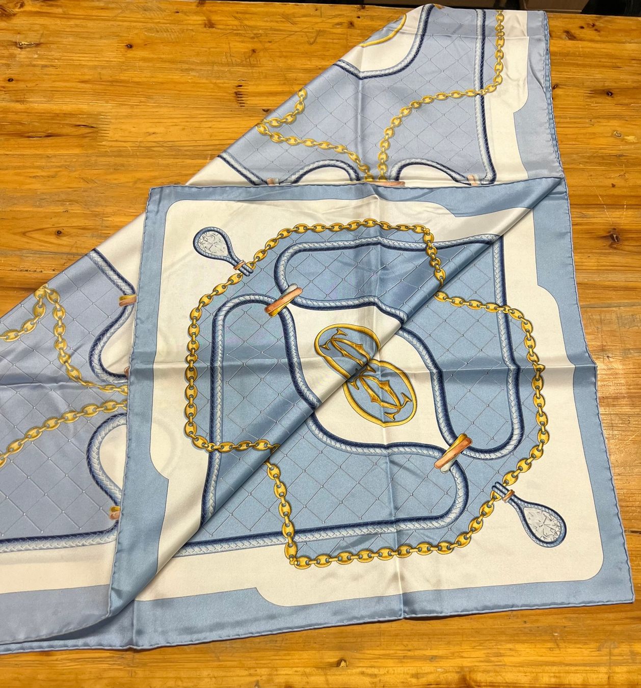 Cartier Foulards, Tücher & Schals: Carré Ligne Must de Cartier – Gebraucht aus Biel/Bienne von new-life 1