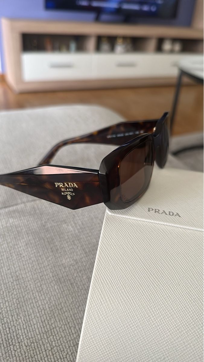 Prada Occhiali & Lenti: Prada Sonnenbrille – Usato da Wängi venduto da Samira.mht 1