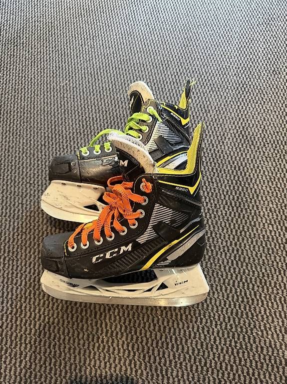 Patins à glace: CCM Schlittschuhe 37.5 – D'occasion à Weinfelden par fabian_b86