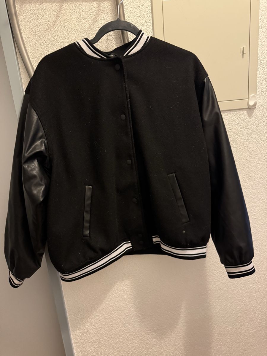 H&M Giacche: College Jacke Grösse M – Usato da Ebikon venduto da Samira._.