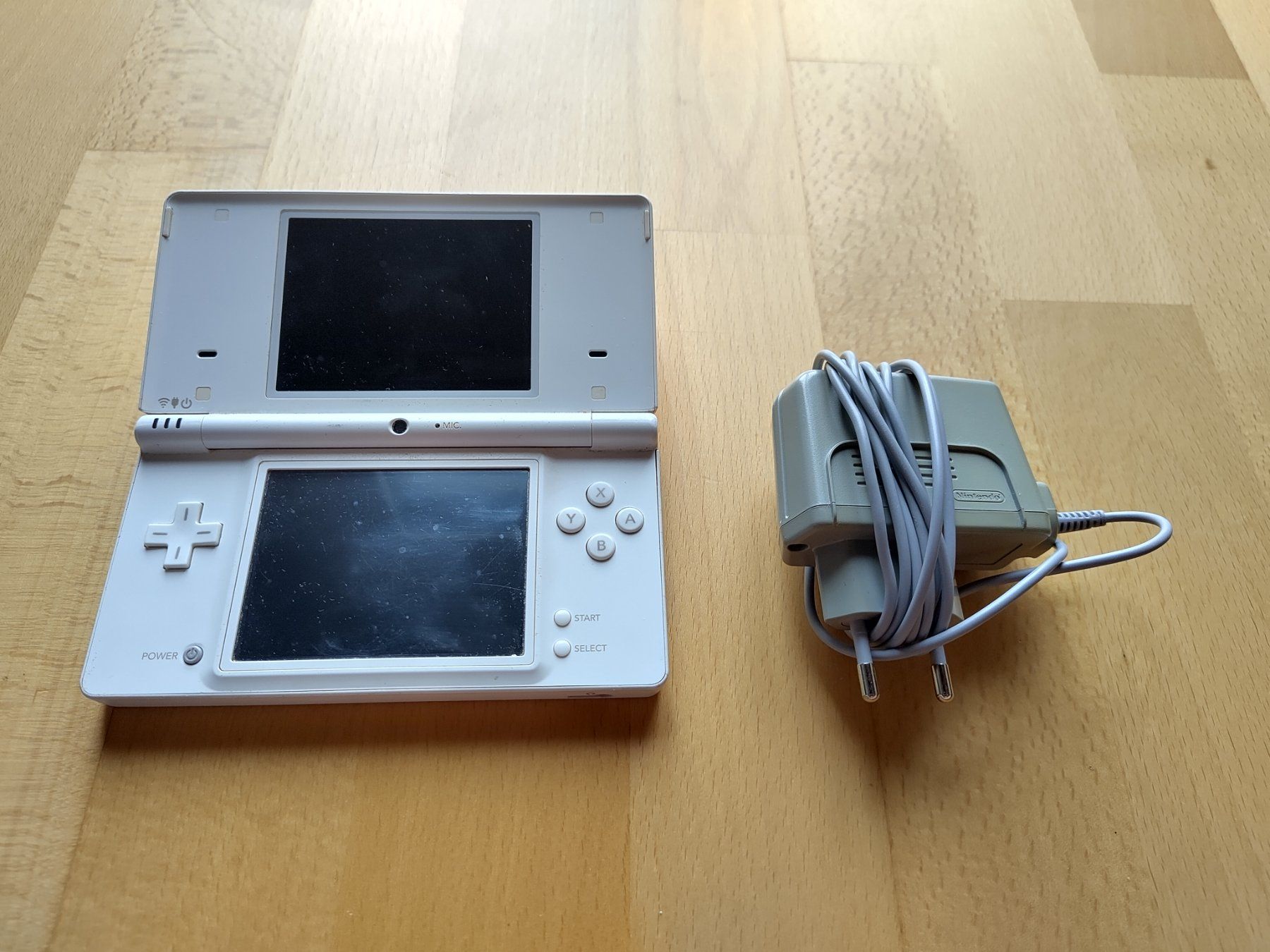Nintendo Consoles: Nintendo DSi – D'occasion à Gümligen par urw_62l5 3