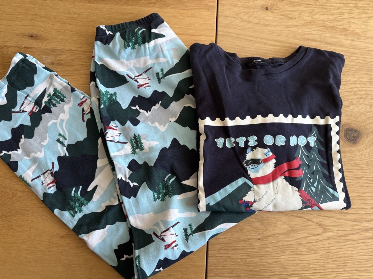 Pyjamas: 2x Kinder Pyjama Set Grösse 152/258 – D'occasion à Thun par Vesna27 1