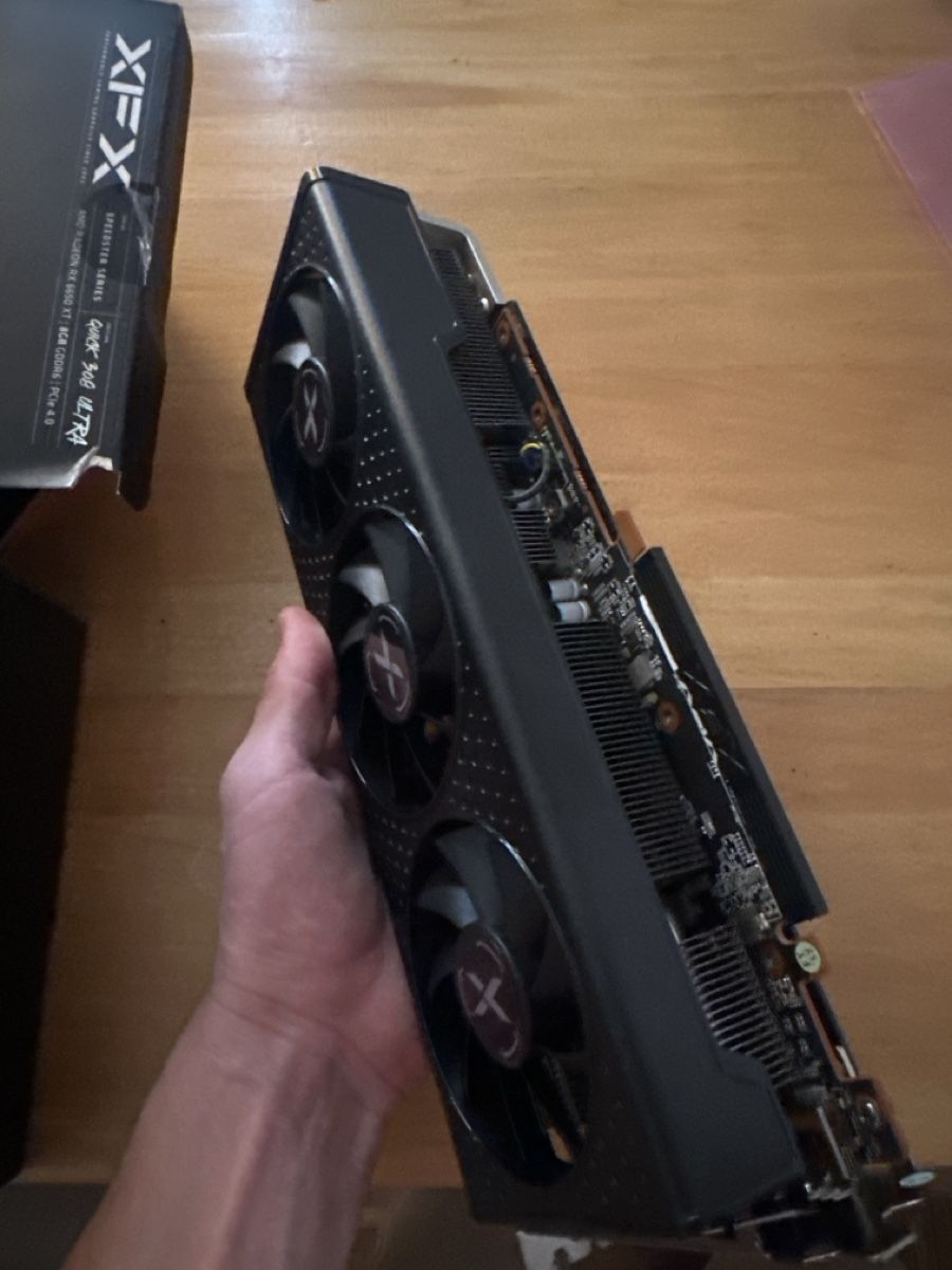 Amd Schede grafiche: Carte graphique XFX RX 6650 XT 8GB Défectueuse  – Difettoso da Blonay venduto da Adrien_Pedro 1
