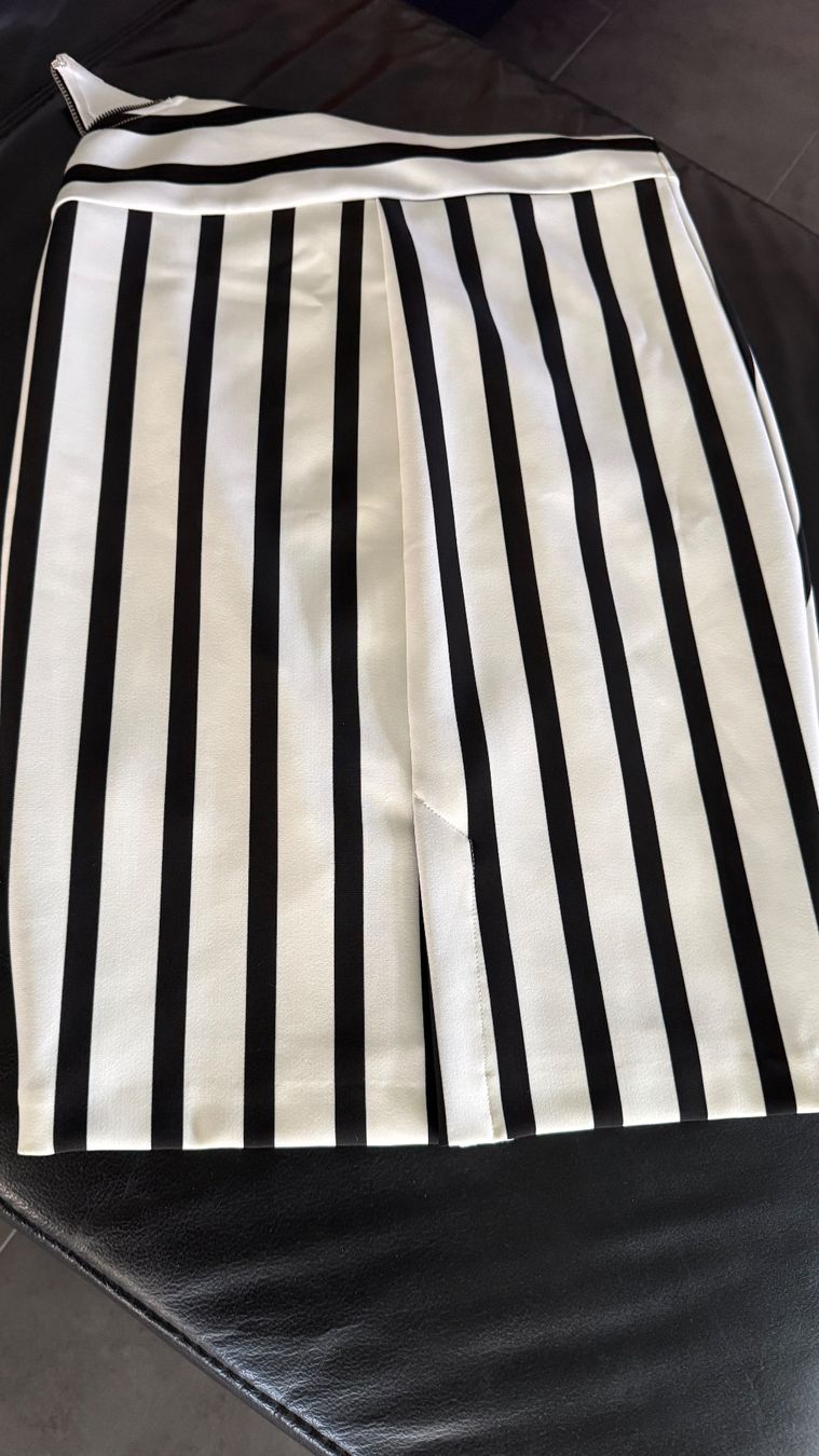 Guess Gonne: Rock von Guess S / 34-36 – Nuovo (secondo la descrizione) da Sachseln venduto da StyleXO 3
