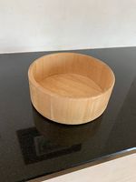Salatschüssel aus Massivholz.
