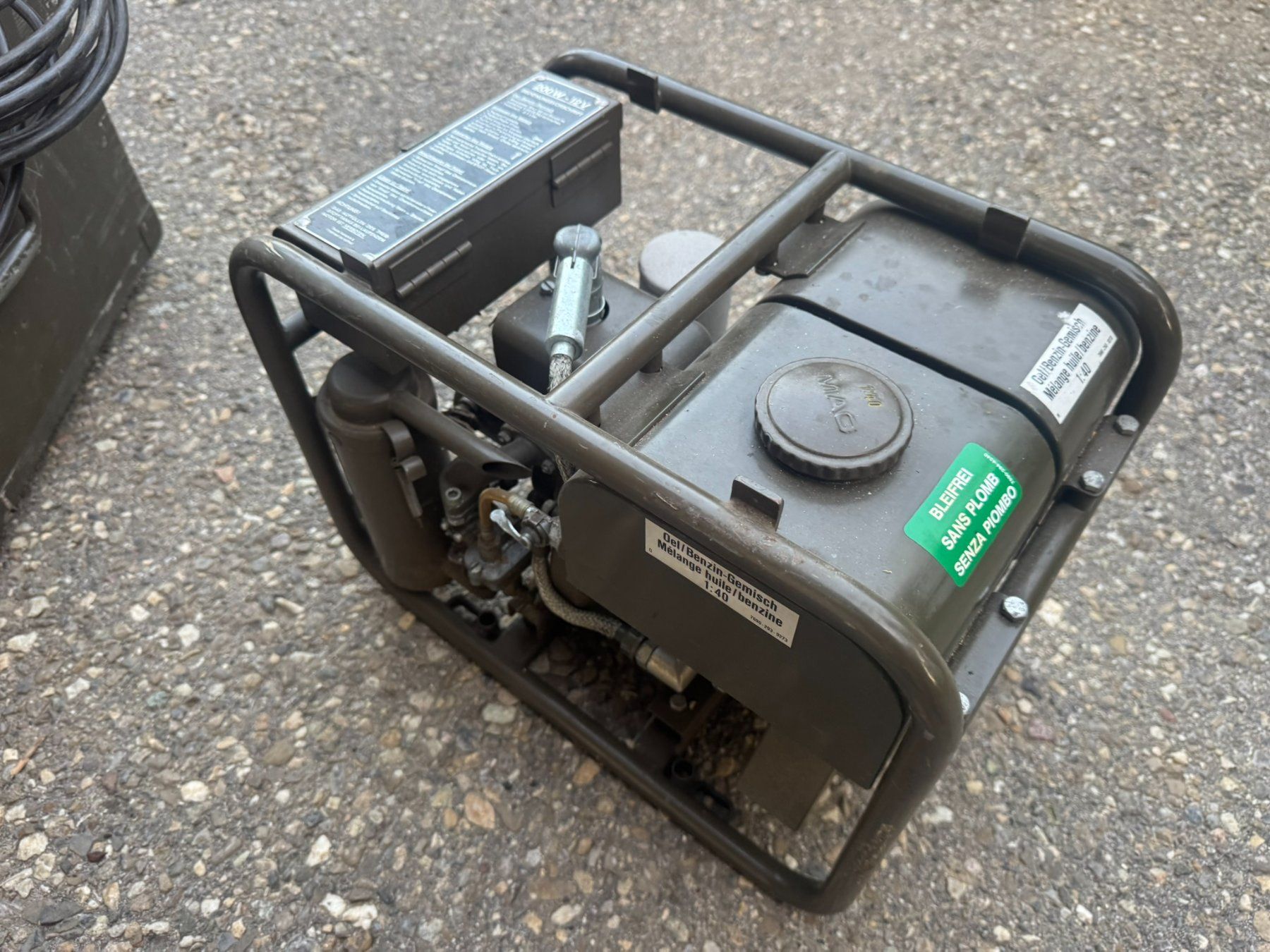 Generatori di corrente: CH-Armee Scheinwerferset 12V 200W mit Aggregat – Usato da Ruswil venduto da Flipsy 4
