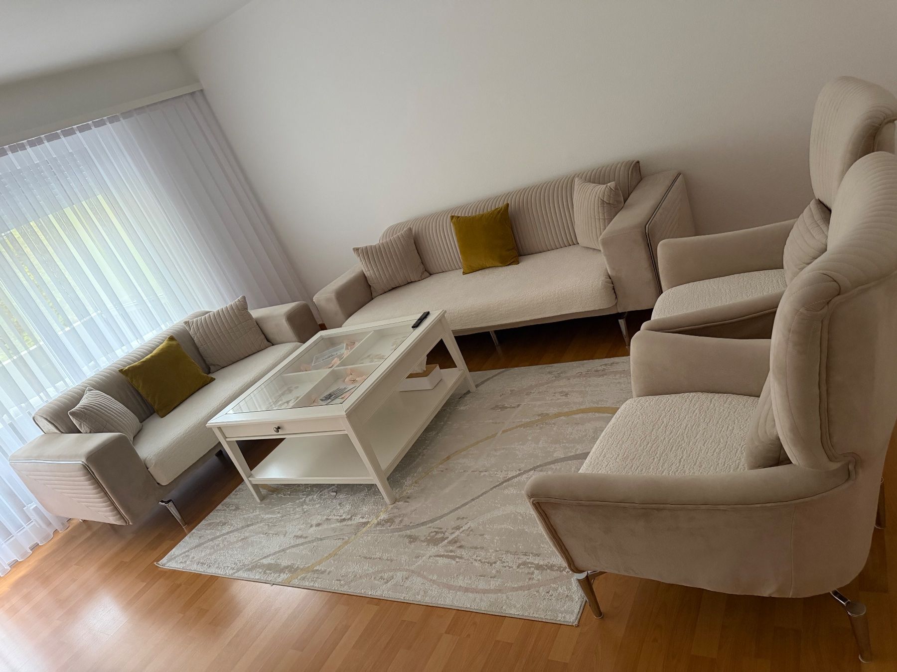 Sofas: Sofa mit 2 Sessel, inkl. Tisch & Teppich – Gebraucht aus Trimbach von erm_nf7v 2