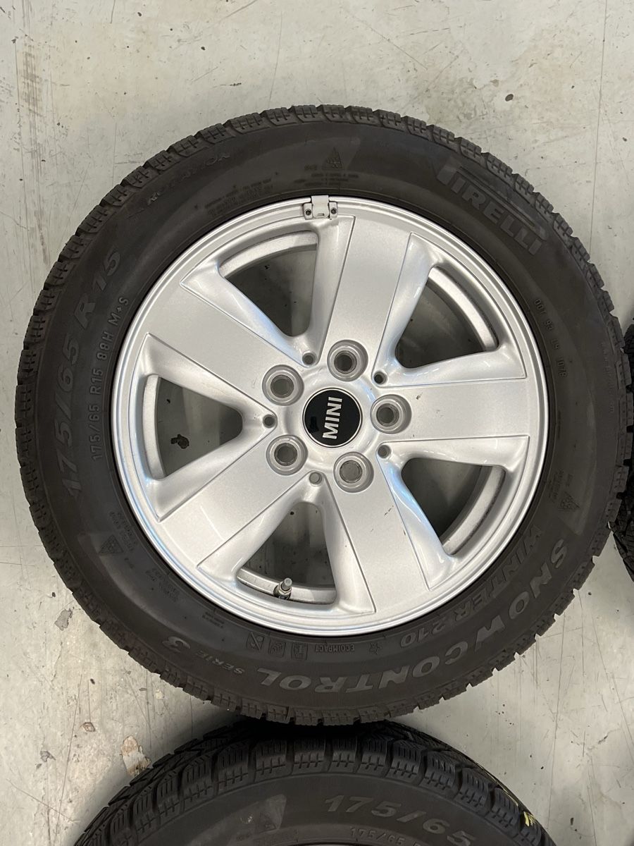 Mini Felgen: Winterkompletträder Mini Cooper 175/65/15 – Gebraucht aus Hünenberg von Auto-Klinik01 3