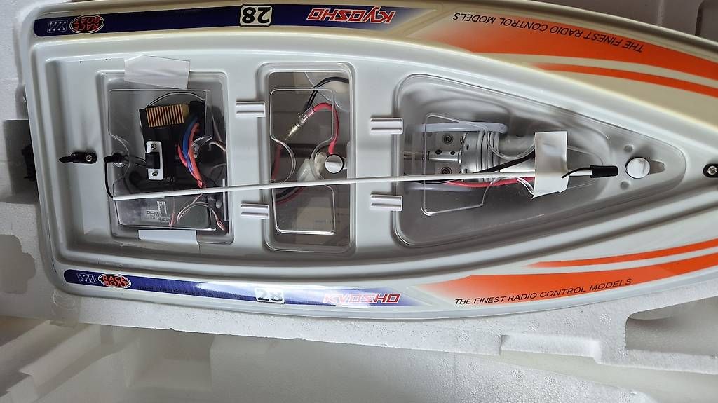 Kosmos Giocattoli: Sunstorm 600 Kyosho Modellboot – Nuovo (secondo la descrizione) da Rothenburg venduto da Besi_3 1