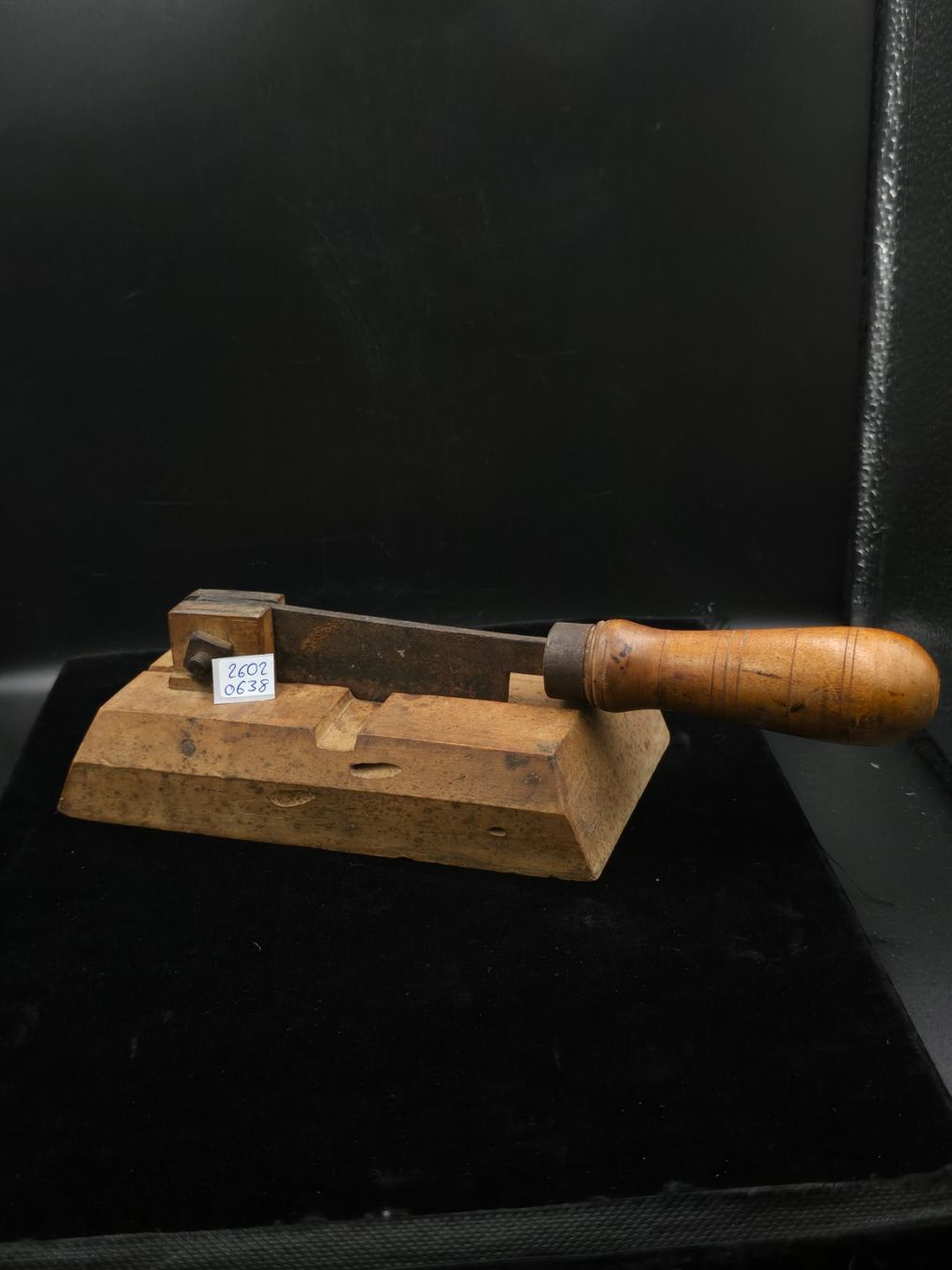 Tutti gli attrezzi: Alter Tabakschneider, Holz mit Eisenmesser – Usato da Rorschacherberg venduto da snOOpydOg11