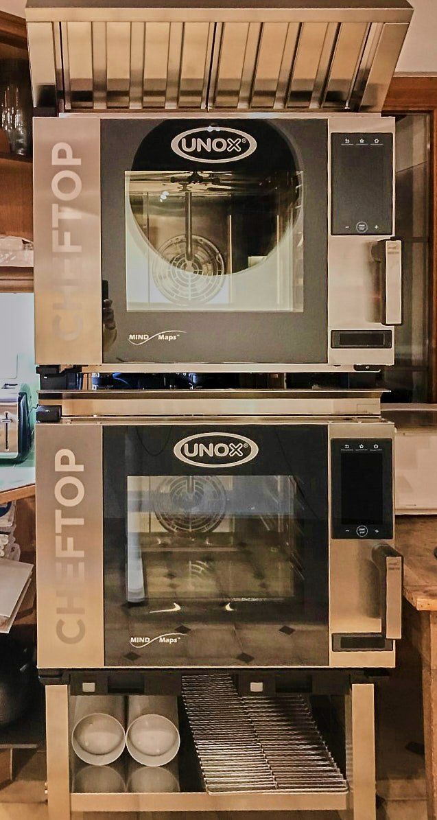 Unox Forni: 2X CHEFTOP COMBI STEAMER + HOTTE +  SUPPORT. Excellent état. – Usato da Bulle venduto da doc_cyh2