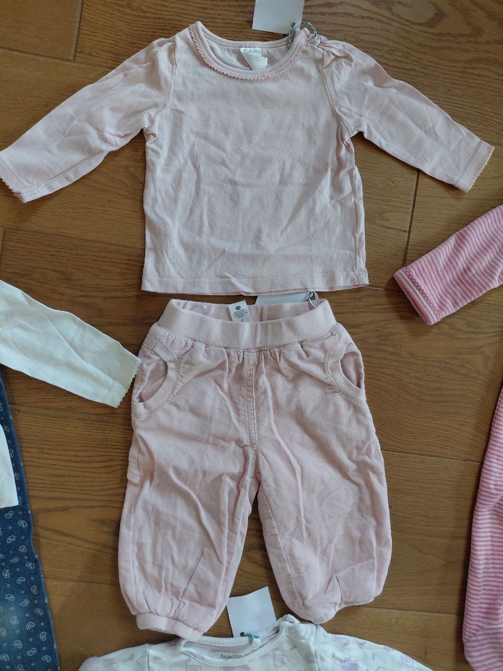 Lotti & Set di vestiti: 9-teiliges Kleiderpaket Mädchen Gr. 68 – Usato da Matzendorf venduto da CRX1990 3