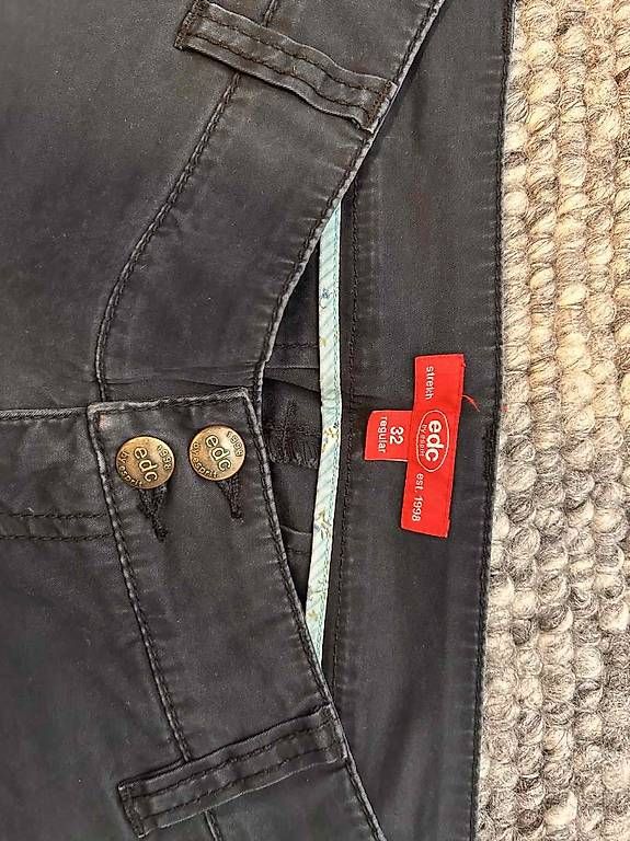 Hosen: Esprit Hose Grösse 32 – Gebraucht aus Bubendorf von RKUD 1