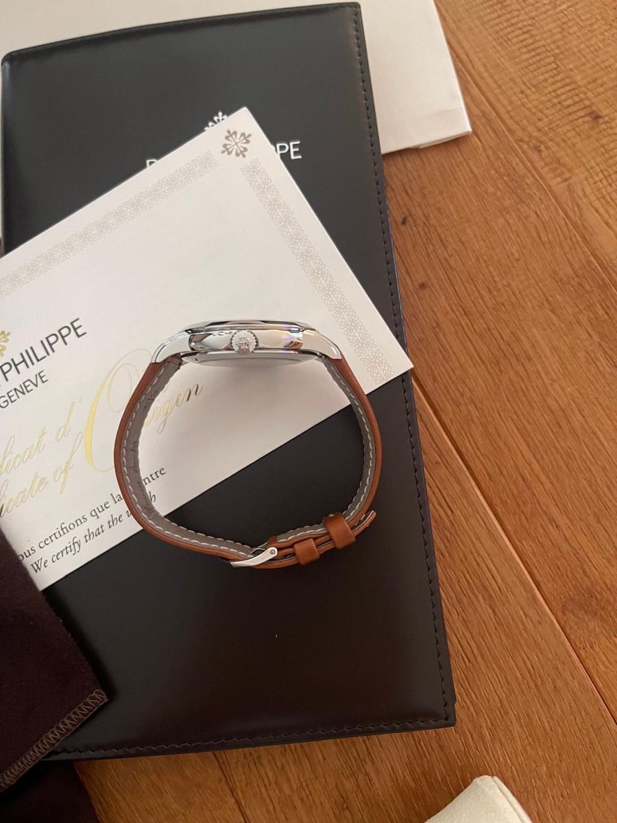 Patek Philippe Orologi: Patek Philippe Calatrava 5212A NEW – Nuovo e nell'imballaggio originale da Gossau SG venduto da DeRiE 3