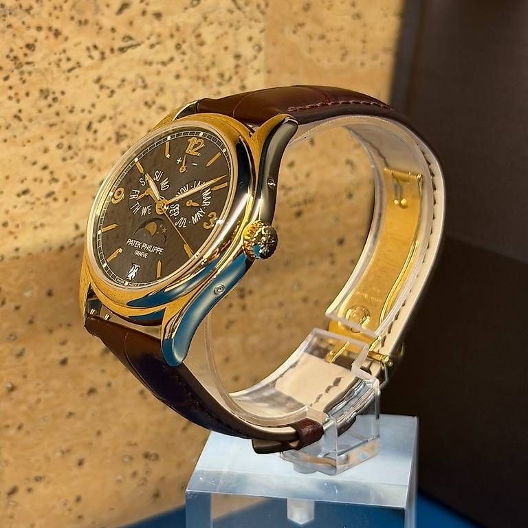 Orologi: Patek Philippe Annual Calendar 5146J-010 – Usato da Genève venduto da minty.watches 1