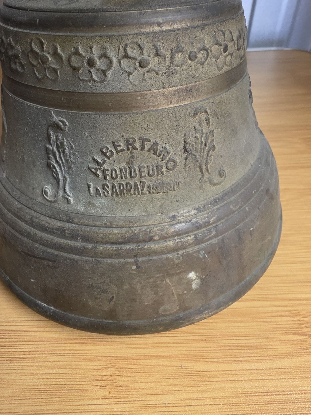 Cloches & sonnailles: cloche Albertano – D'occasion à Val-d'Illiez par AntiqueG 1