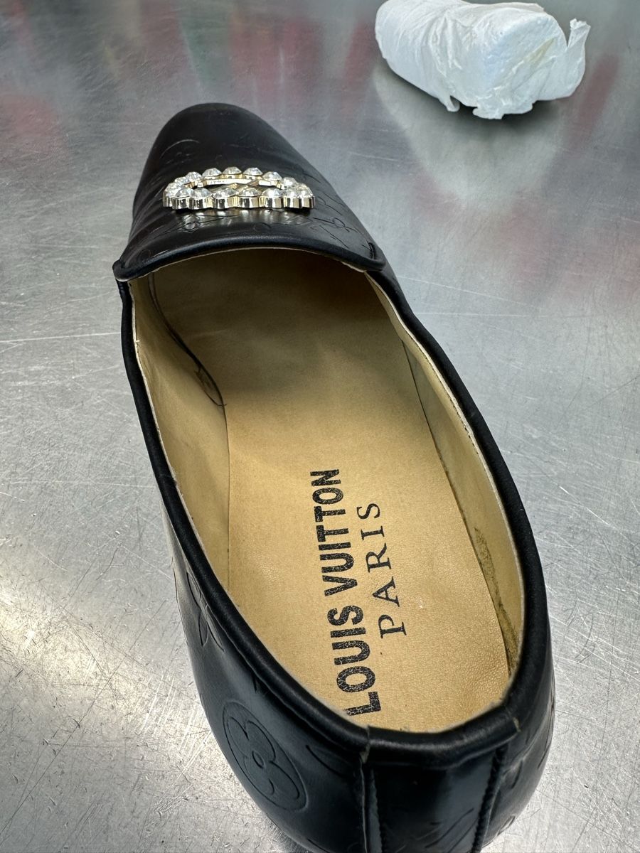 Louis Vuitton Chaussures hommes: Louis Vuitton schwarz mit Schmuckstein – D'occasion à Schwende par weesli 8