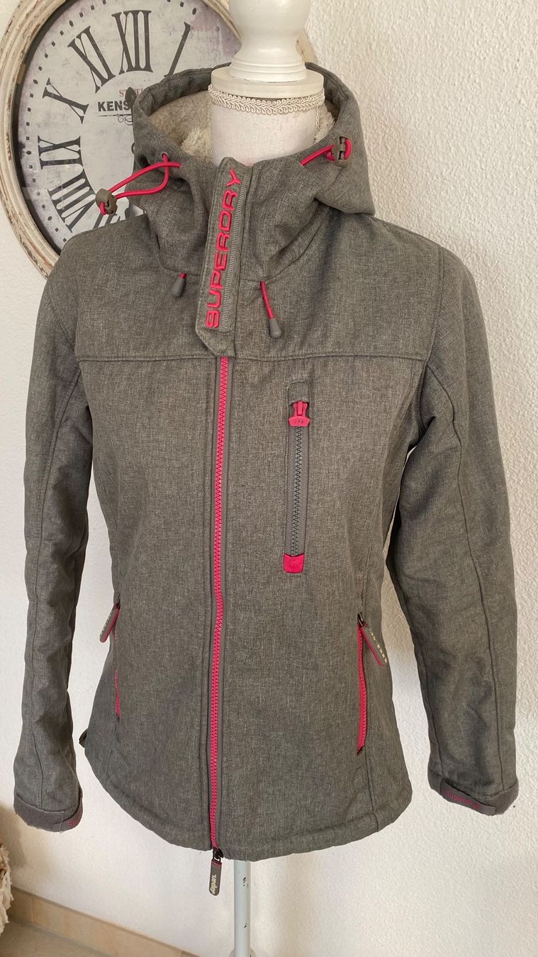 Giacche: Superdry Winterjacke Grösse S neuwertig – Nuovo (secondo la descrizione) da Brüttisellen venduto da kat_g7jv 1