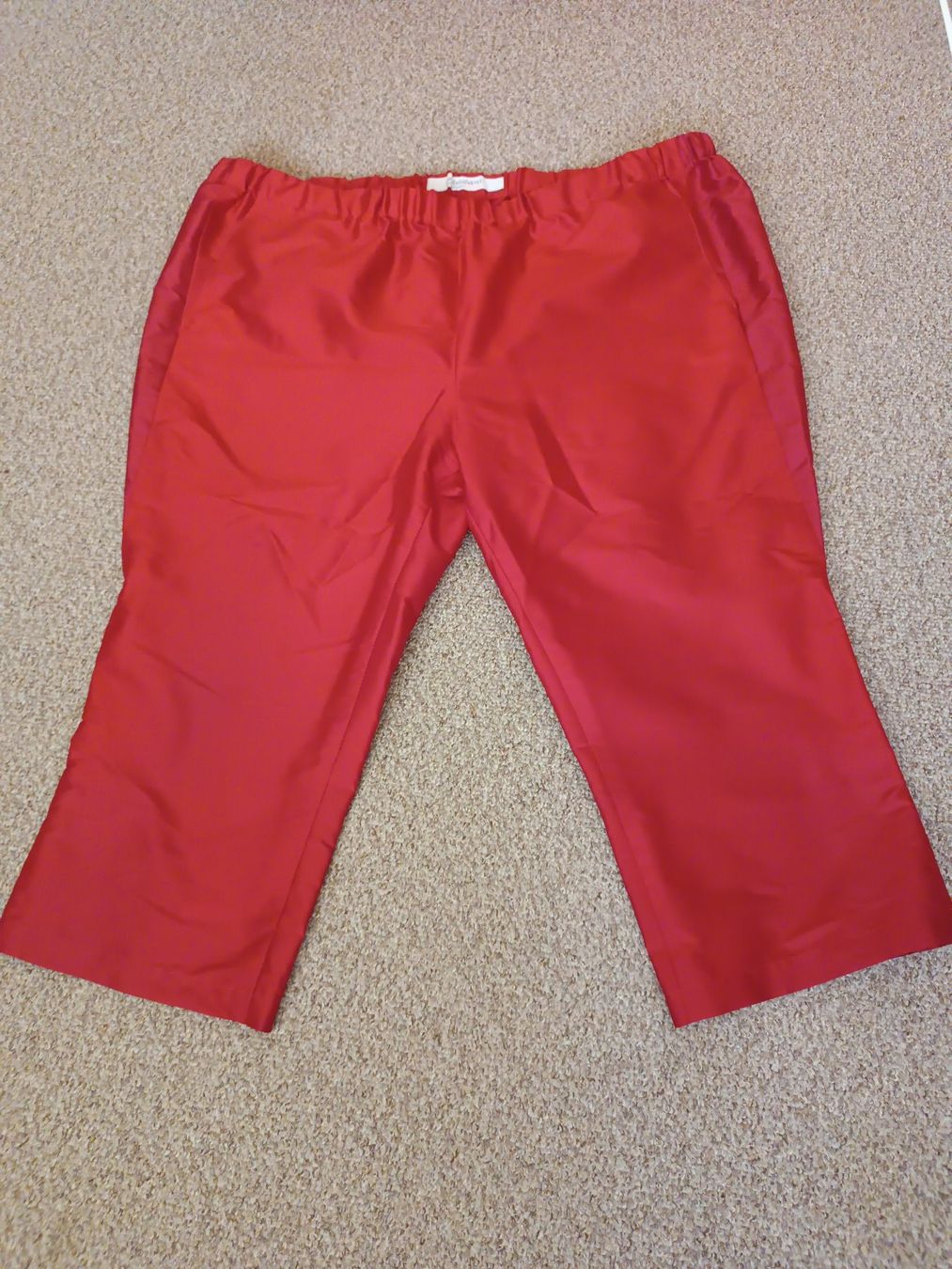 Hosen: Seidenhose Capri Damen Rot – Neu (gemäss Beschreibung) aus Horn von sonjamenzi