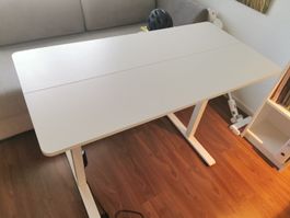 Höhenverstellbarer Schreibtisch weiss elektrisch neuwertig