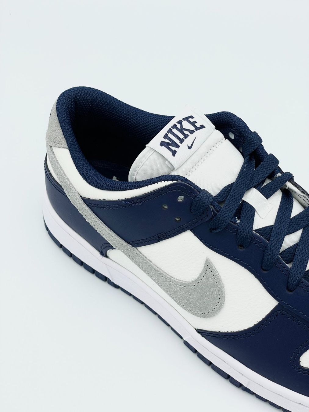 Nike Scarpe da uomo: Nike Dunk Low Summit White Midnight Navy EU 44 – Nuovo e nell'imballaggio originale da Erlinsbach venduto da sasneakers 2