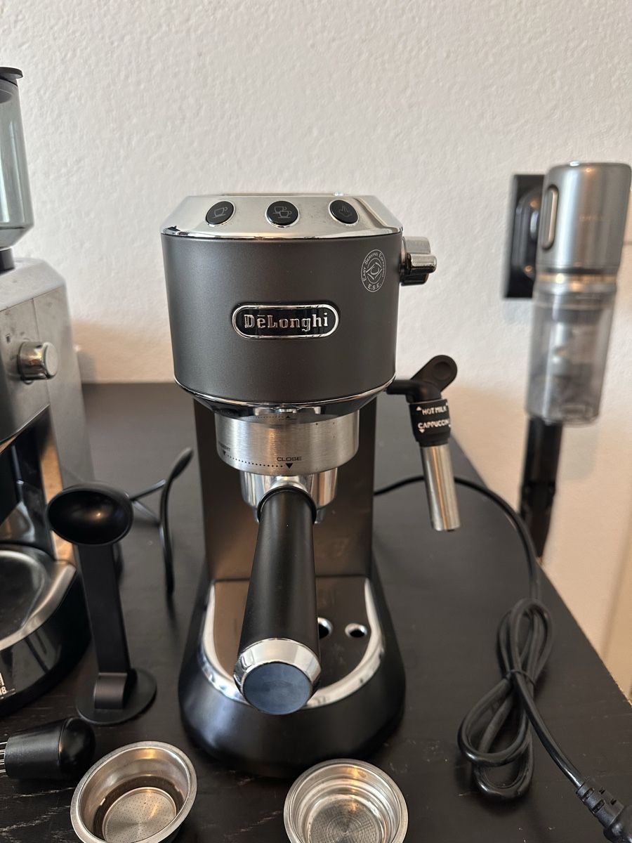 De'Longhi Macchine per caffè & Macchine per espresso: DeLonghi Dedica complete barista set – Usato da Uster venduto da sil_6ndz 2