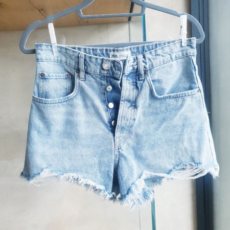 Shorts / Hot Pants / Jeans ZARA 36 ripped used look geknöpft