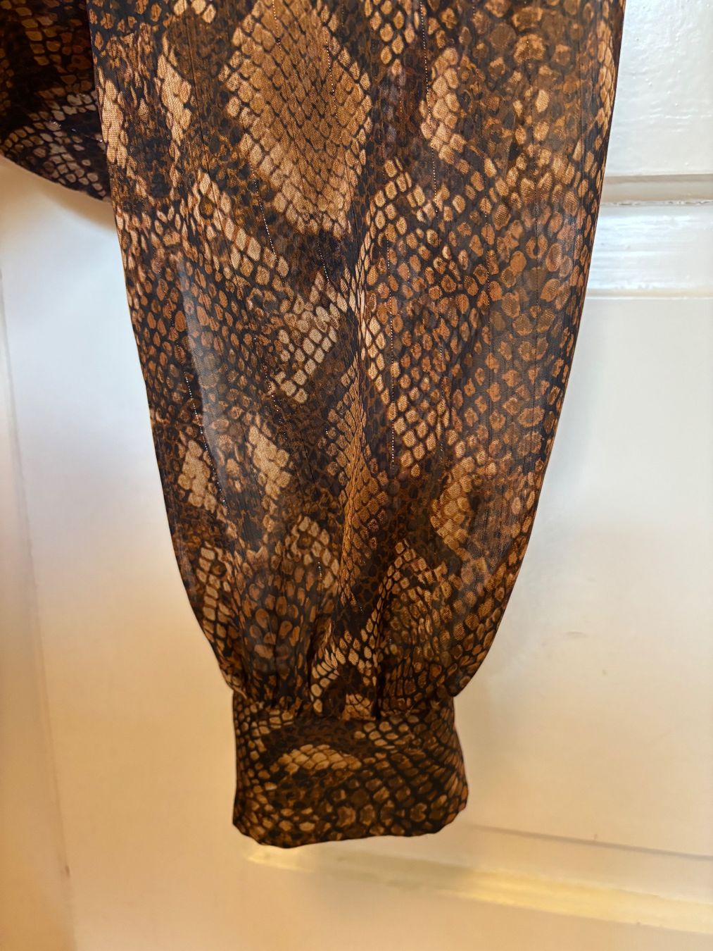 Camicette: Trendy Oberteil mit Schlangenmuster - GR M - VERSAND 2 CHF – Usato da Zürich venduto da Mohndprinzessin 2