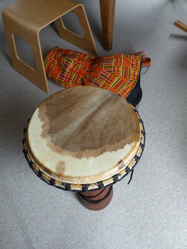 Strumenti musicali: Afrikanisches Djembé, schweizer Finish – Usato da Münchenbuchsee venduto da Indizo 1