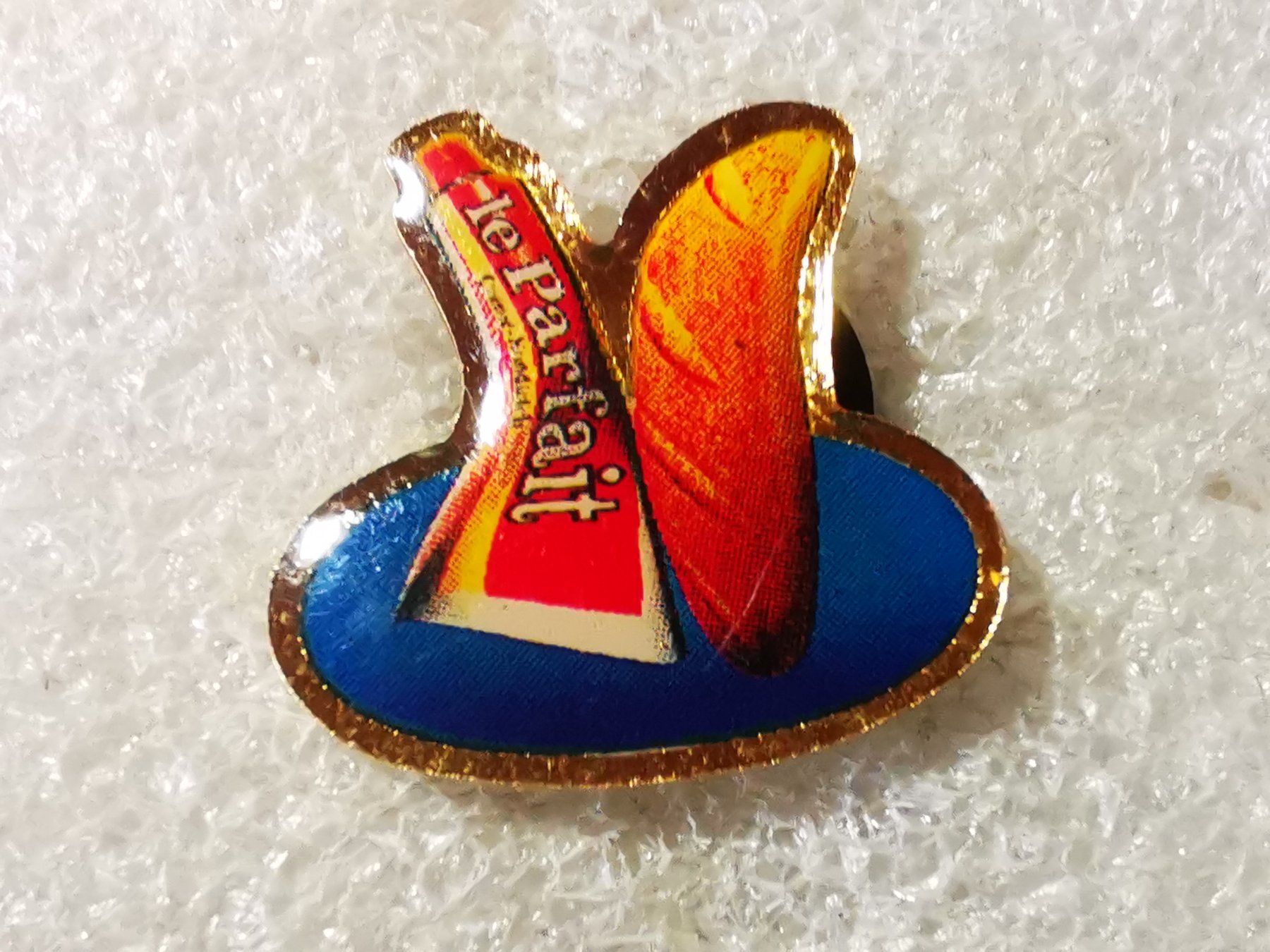 Placchette & Badge: Ansteckpin 128: Parfait – Usato da Oppligen venduto da Pin-Fall-Shop