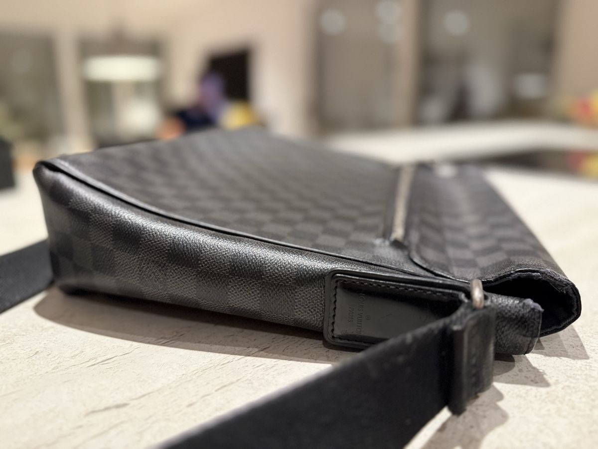 Louis Vuitton Borse: Louis Vuitton District vinyl business tasche – Usato da Untersiggenthal venduto da Sabrina1403 4