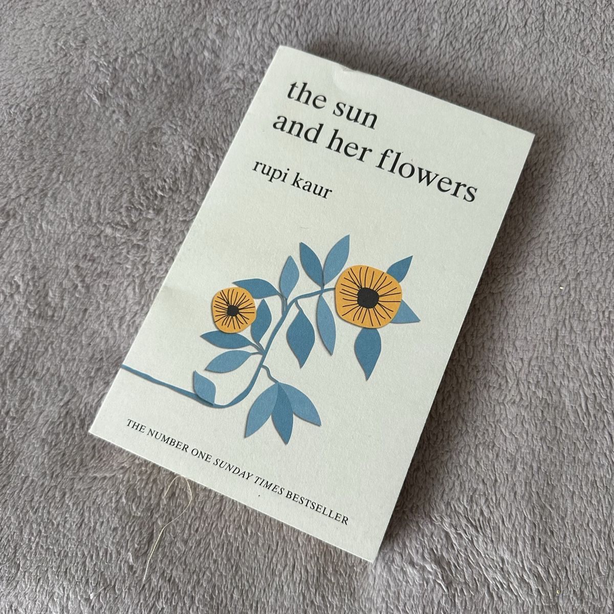 Livres: The Sun and Her Flowers Rupi Kaur – Neuf (Voir description) à Givisiez par dor_xb9k