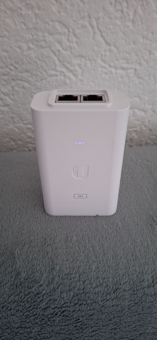 Ubiquiti Unità & Adattatore: Ubiquity POE 24V, 1A , 1 Gbps – Usato da Ostermundigen venduto da for_sh7k