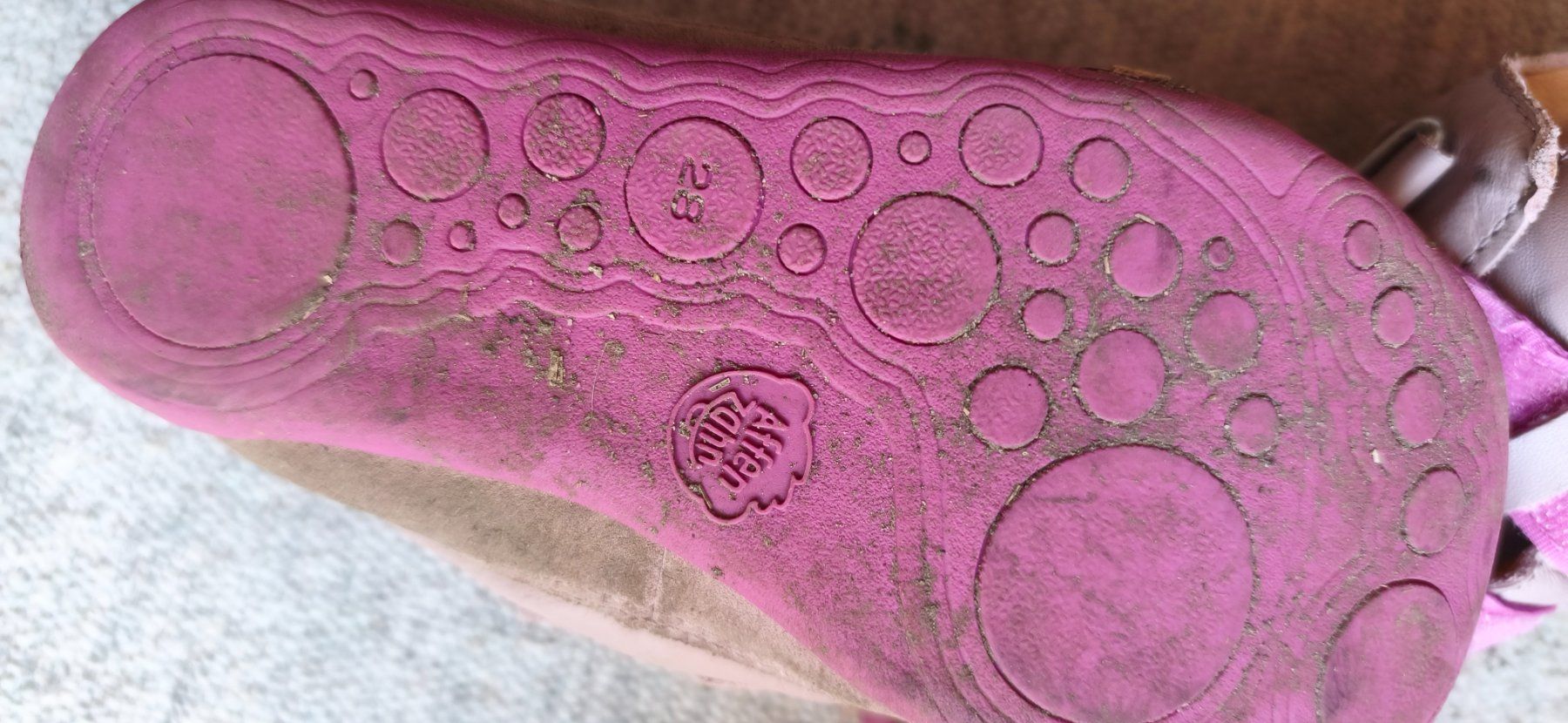 Scarpe per ragazzi: Sneakers Kinder – Usato da Winterthur venduto da OldShatterhand1. 1