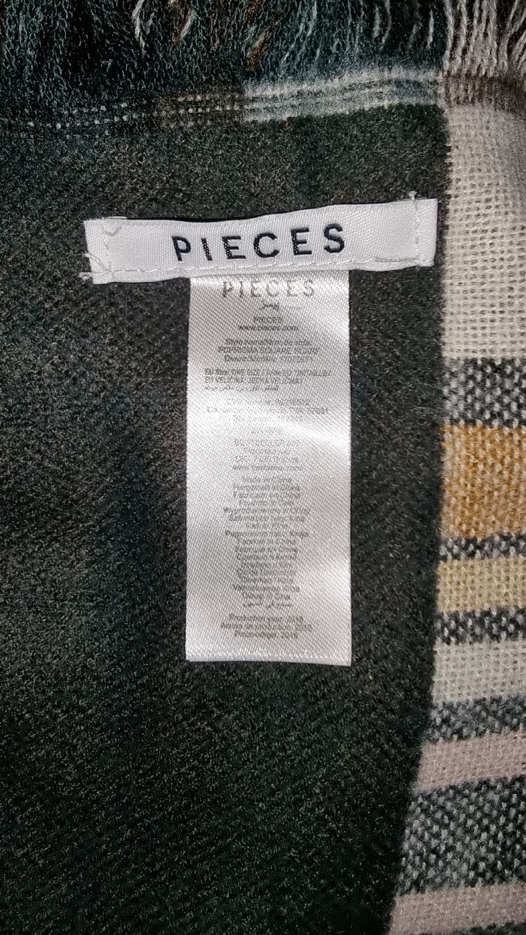 Pieces Foulard & Sciarpe: Neuer warmer PIECES Überwurf Schal  – Nuovo (secondo la descrizione) da Wigoltingen venduto da Zuckerfee84 2