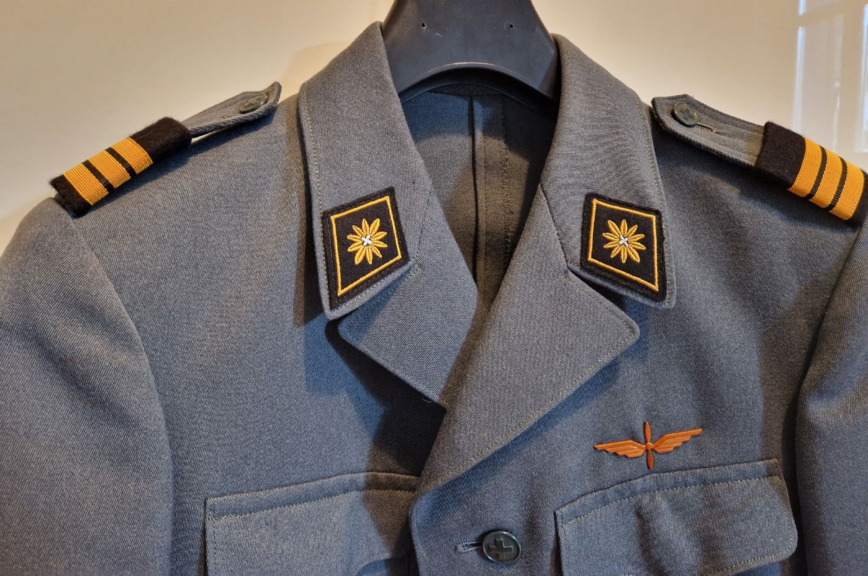 Schweizer Armee Uniformi: Uniforme complet Colonel/Oberst EMG – Usato da Orvin venduto da vincek1988 1