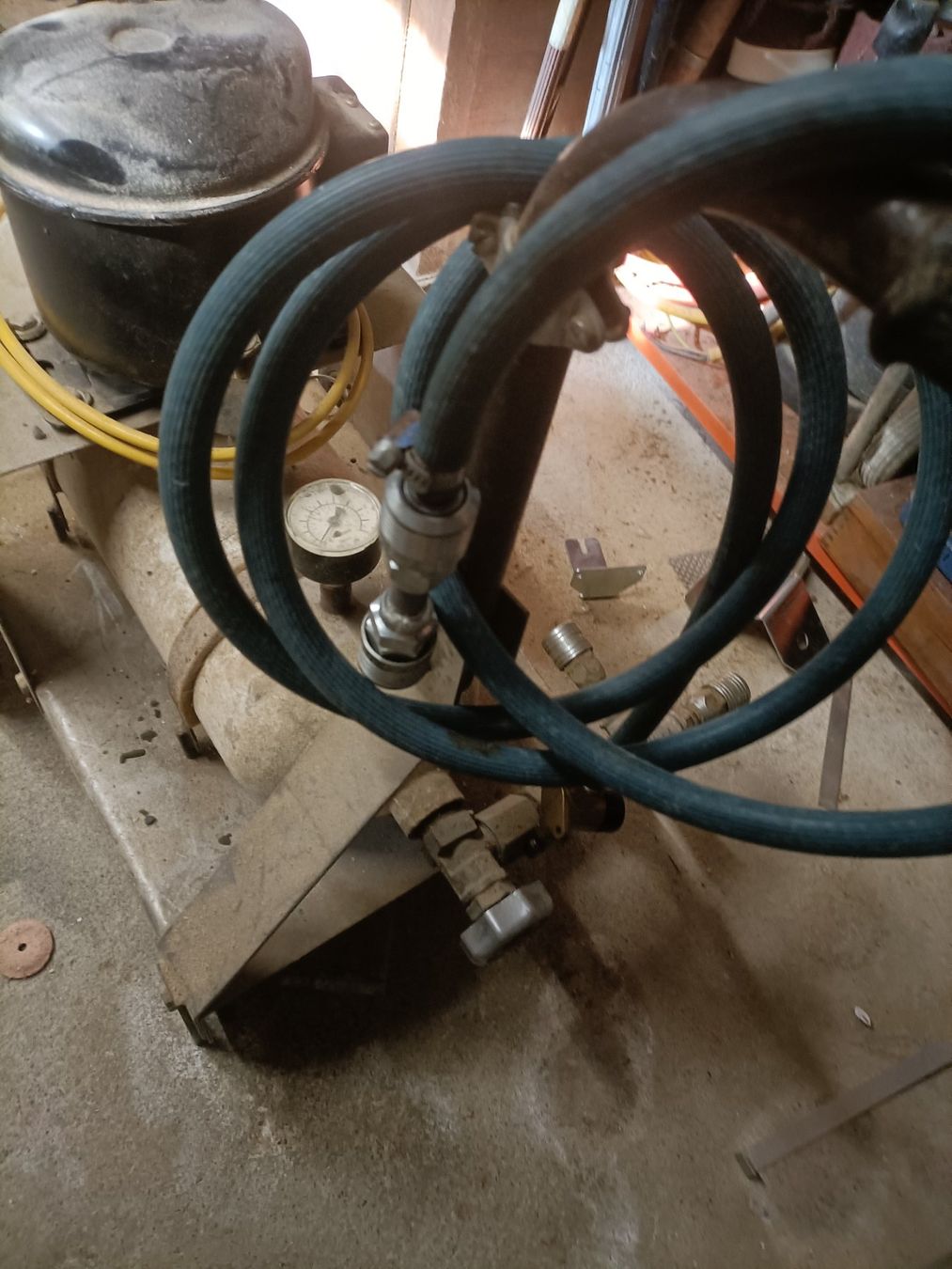 Compressori: Kompressor gebraucht mit Manometer und Schlauch – Usato da Schöftland venduto da Snacketti7 3