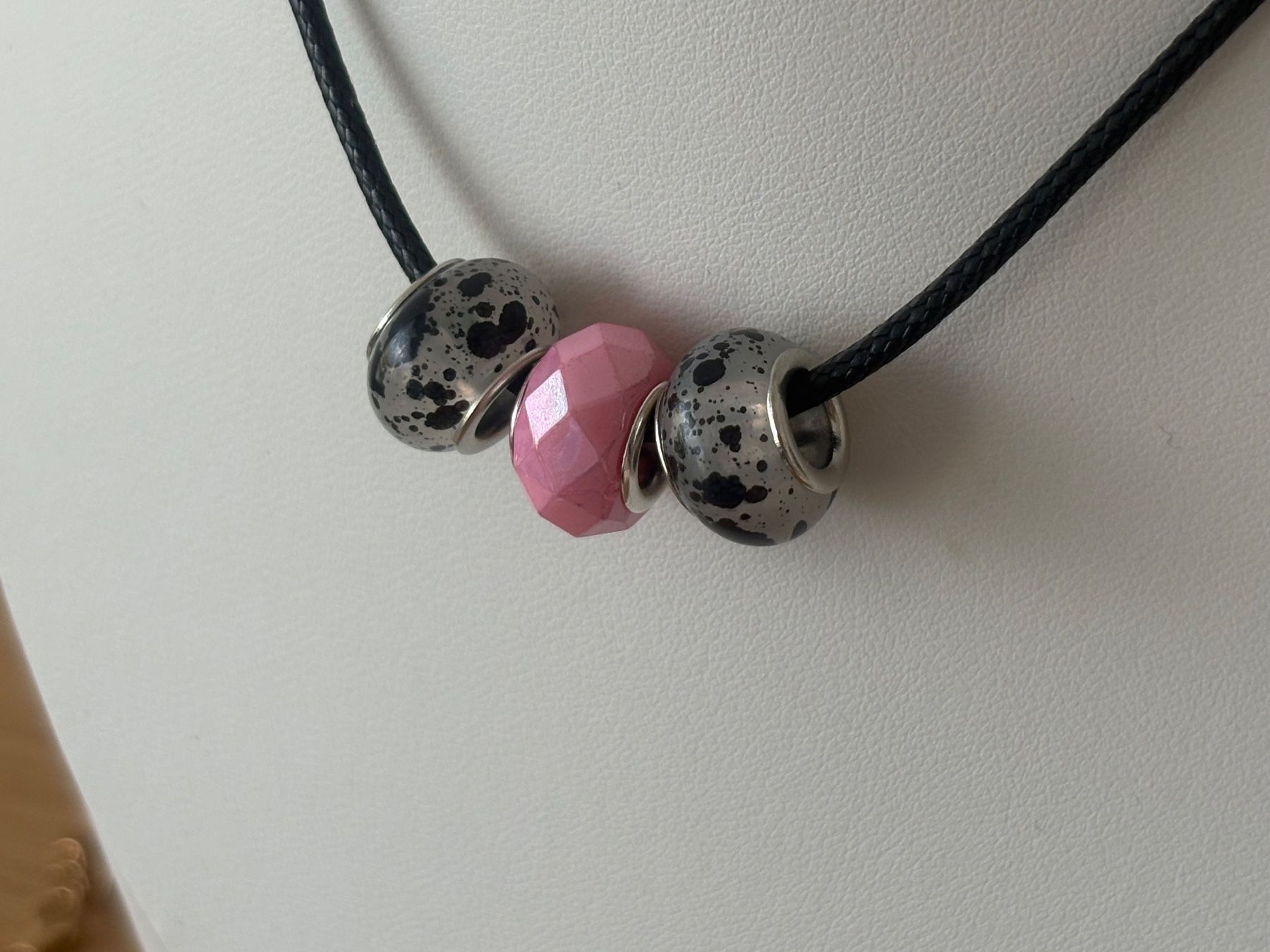 Catenine: Kette  mit Anhänger schwarz/  Rosa – Nuovo (secondo la descrizione) da Biel-Bienne venduto da Roserosse13 1