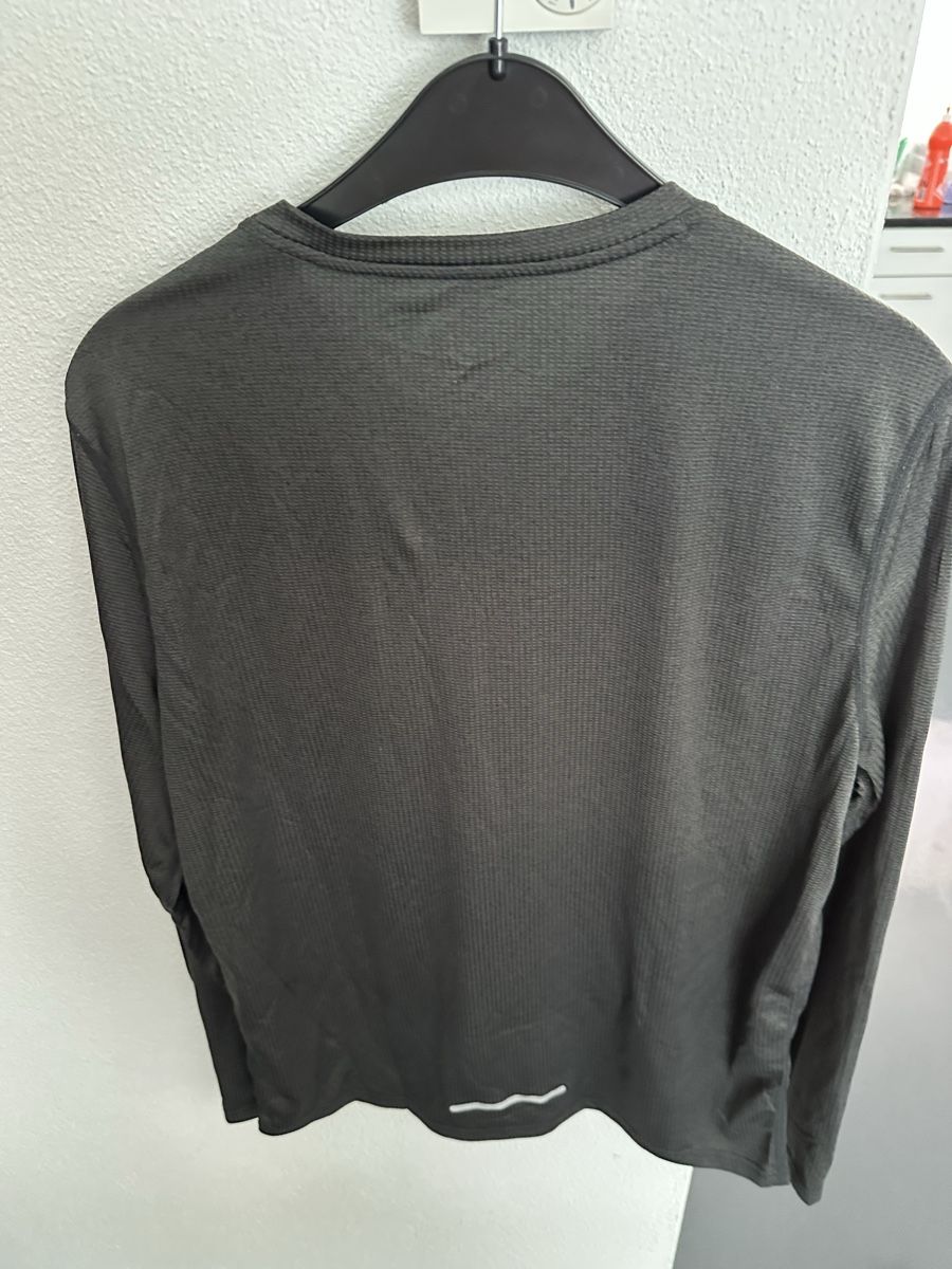 H&M T-Shirts: H&M Running Funktionsshirt Langarm – Neu (gemäss Beschreibung) aus Schlieren von James1010 2