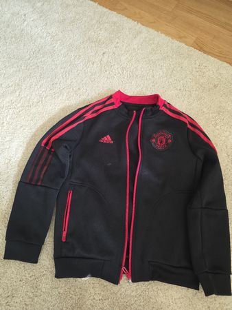 Adidas Manchester United top. Age 9-10 (140) Black/Red