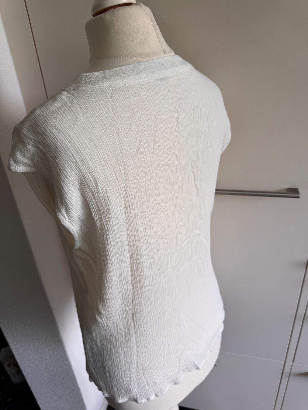 Comma Blusen: Kurzarm Shirt Bluse Gr. 34 weiss von Comma – Gebraucht aus Rothrist von Fondgruebe 2