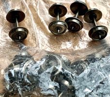 30 Achsen - Räder 9.5mm + 11.0mm HO Metall NEM isoliert.