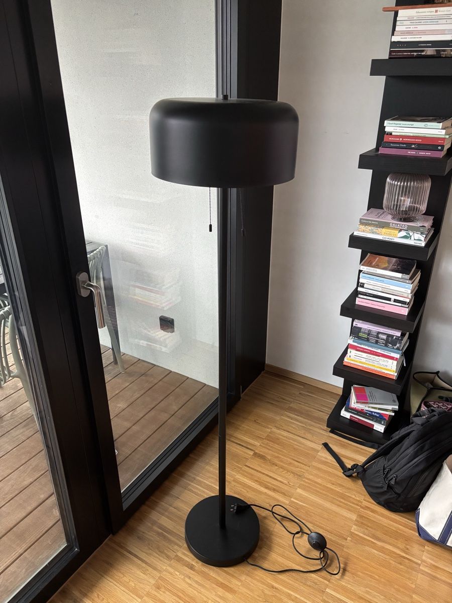 Lampade: Lampada da terra nera elegante, perfetta per l'autunno. – Usato da Zürich venduto da gio_fg7s 2