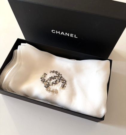 CHANEL Seiden Foulard